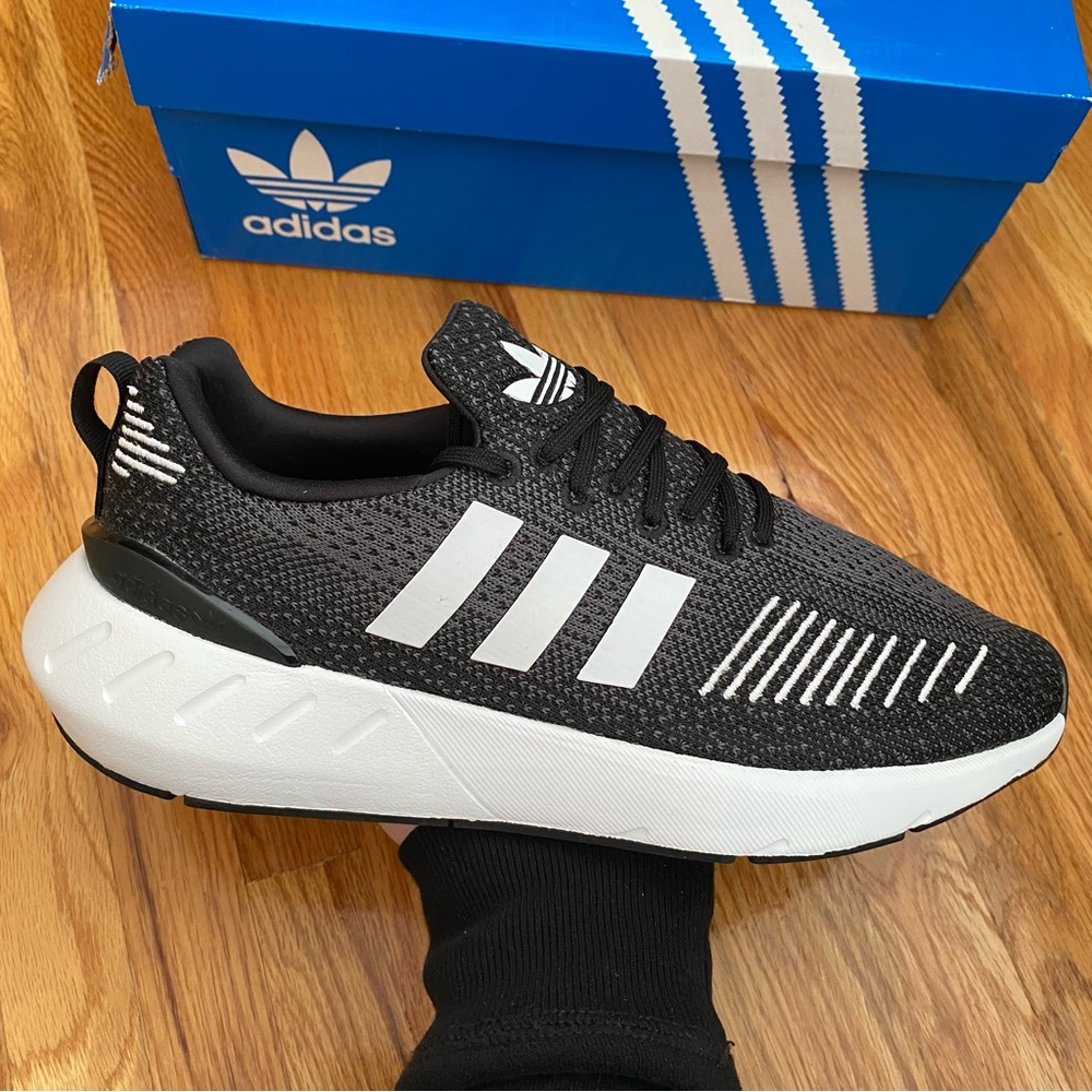 Adidas Swift Run 22 Women’s Sneakers